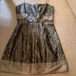 Gorgeous and flattering- and has pockets!